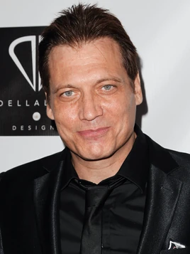 Holt McCallany 1