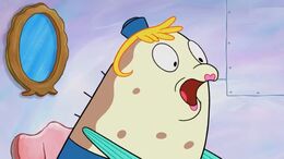 Le faltan las pestañas.