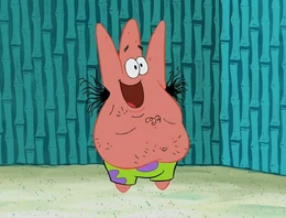 La boca  de Patricio se mueve de lugar.