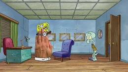Calamardo viendo a Bob Esponja mordiendo las uñas de Hans.