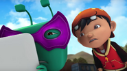 Adu Du dan BoBoiBoy tengok tablet