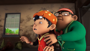 Gopal pegang bahu BoBoiBoy