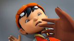 Boboiboy looking to Papa Zola's hand