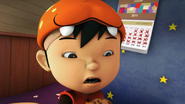 BoBoiBoy pegang biskut