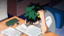 Izuku estudando enquanto se exercita.