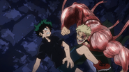 Muscular attacks Izuku.