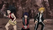 Denki fights alongside Momo and Kyoka.