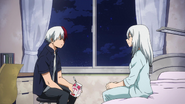 Shoto talking with his Mother in the hospital