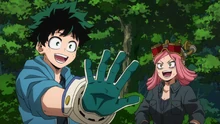 Izuku thanks Mei for the gloves.
