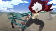 Deku uses blackwhip to restrain Tomura.