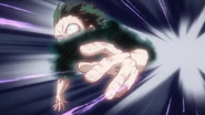 Izuku moves towards Tomura.
