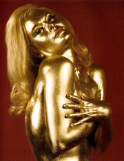 Shirley Eaton als Jill - Publicityfoto von 1964.