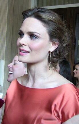 382px-Emily Deschanel