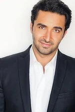 Арасту Вазири