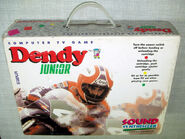 Dendy Junior's box (rear side). Shot by andrey228.