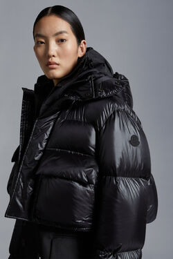 Moncler X Sacai Women's Black Full Look (FW2023) | Best Moncler X Sacai Women's Black Full Look (FW2023) | Best