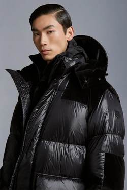 Moncler X Sacai Men's Black Full Look (FW2023) | Best Puffer Brand