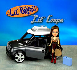 Lil Bratz Coupe Car Dana doll blue coat skirt boots sunglasses purse 2003
