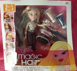 MGA Bratz Magic Hair Cloe Grow and Cut Doll Blonde NIB Blue Streaks in Hair  Rare 