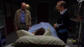 3x07 - One Minute 6.png (214 kB) Walter y Saul con Jesse en el hospital. {{crossref|3x07}}