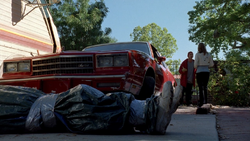 1x02 - Cat's in the Bag... 6