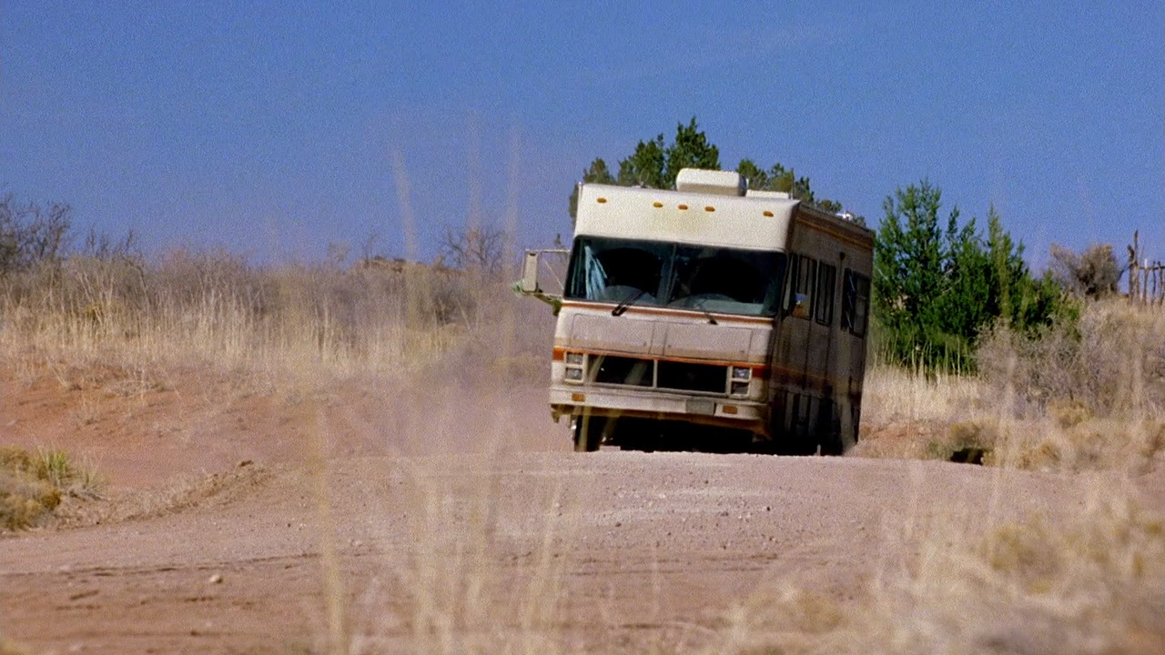 Bad camping. Fleetwood Bounder Breaking Bad. Во все тяжкие фургон. Breaking Bad фургон изнутри. Флитвуд Баундер 1986.