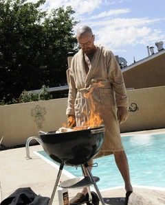 Walter quema los billetes