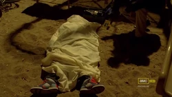 El cuerpo de  en el precinto.