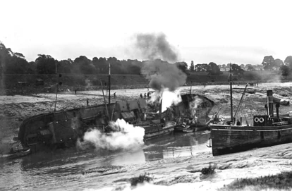 photograph showing the wreck of the SS Ettrick