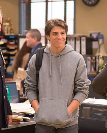 picture Brooklyn 99 Trevor Podolski Actor the tagger brooklyn nine nine wiki