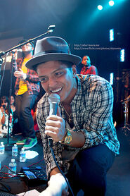 BRUNO MARS LIVE