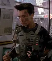 "¡La gallina McFly!", Data utiliza su coraza computarizada para producir efectos de sonido del cloqueo de gallinas reales.