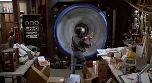 Marty parado al frente del amplificador, listo para rockear.