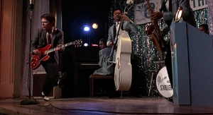 Marty tocando "Johnny B. Goode".