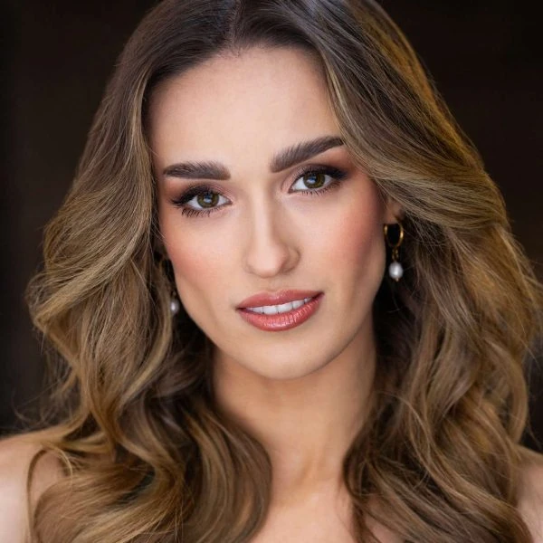 Sienna Embrey | Back to the Future The Musical Wiki | Fandom