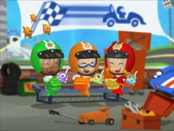 Goby, Deema and Nonny having lunch