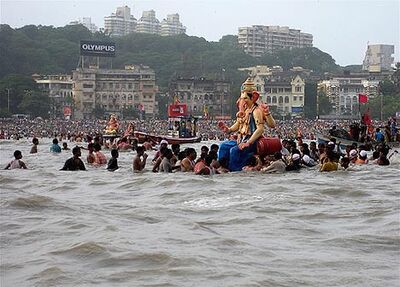 20110214-ganesh-chaturthi-mumbai