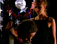 Sid le clava un cuchillo en el corazón al demonio