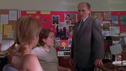 Snyder avec Buffy et Sheila (2x03)