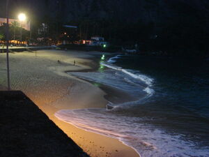 Praia Vermelha beach at night.jpg