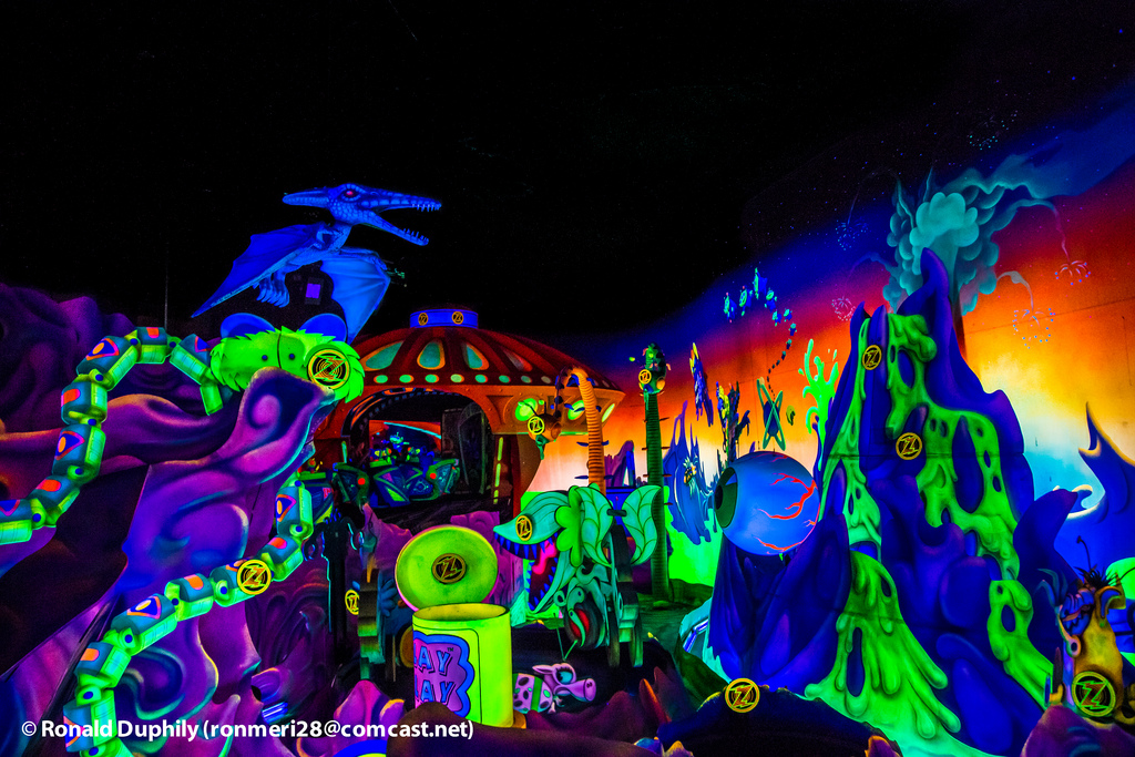 Planet Z (Space Ranger Spin Level) | Buzz Lightyear Rides