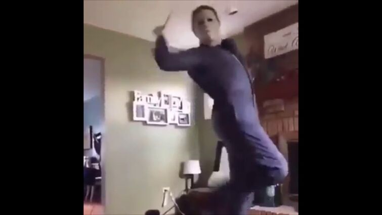 Michael Myers "Shoot Dance" with Knife (FULL VIDEO) Halloween Dance