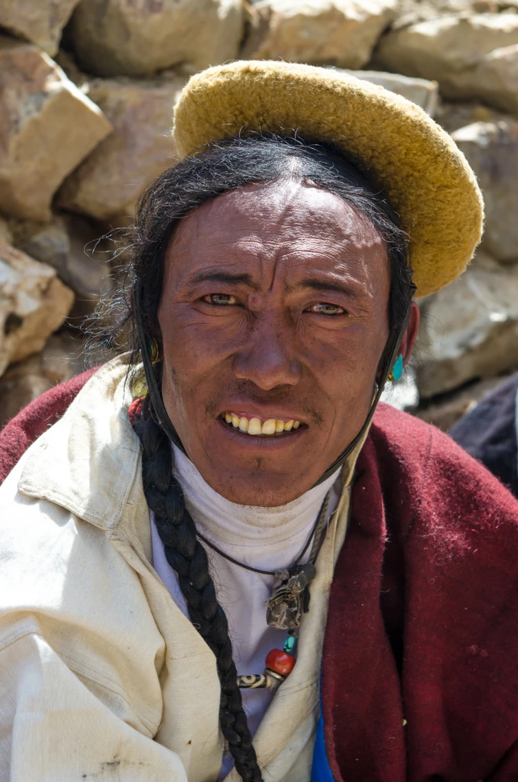 красивые мужчины тибетцы. тибет мужчины. народность кхампа тибет. тибетские парни. мужчины тибета.