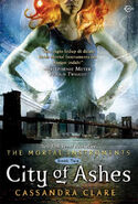 Capa indonésia (City of Ashes)