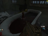 Złoty Łyżkowidelec trzymany przez rękę