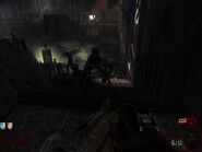 Czołgający się zombie na mapie Kino Der Toten