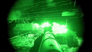 Visée de l'AK-47 avec la vision nocturne