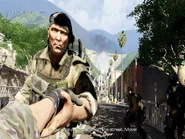 Gabriel Rorke pomagający graczowi wstać