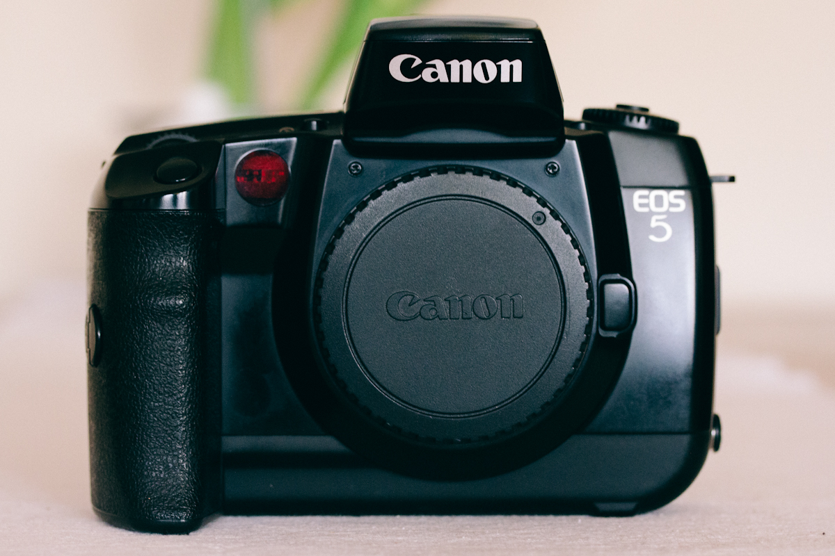 Canon eos. Canon EOS 5. Canon EOS a2e. Canon EOS 5 пленочный. Canon EOS 2.