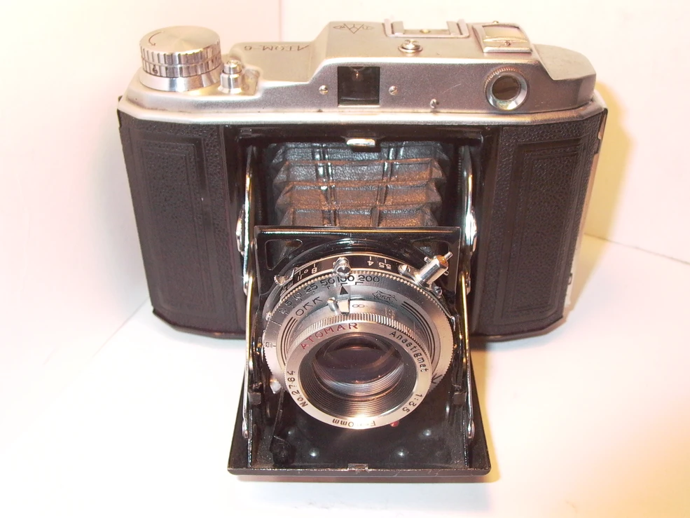 Atom Six | Camerapedia | Fandom